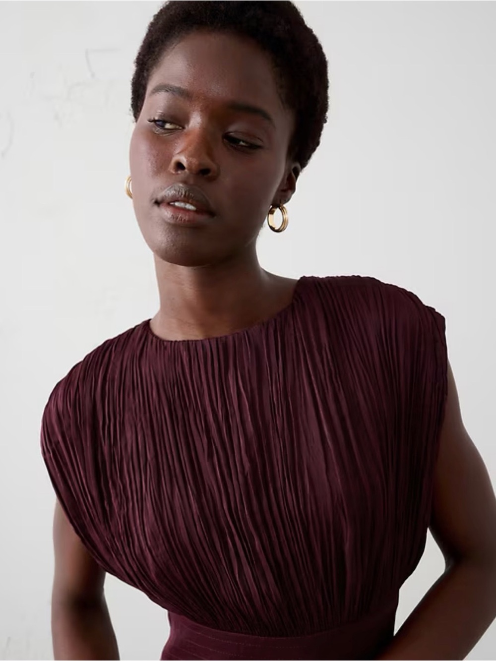 Banana Republic Pleated Sleeveless Midi Dress in Deep Plum